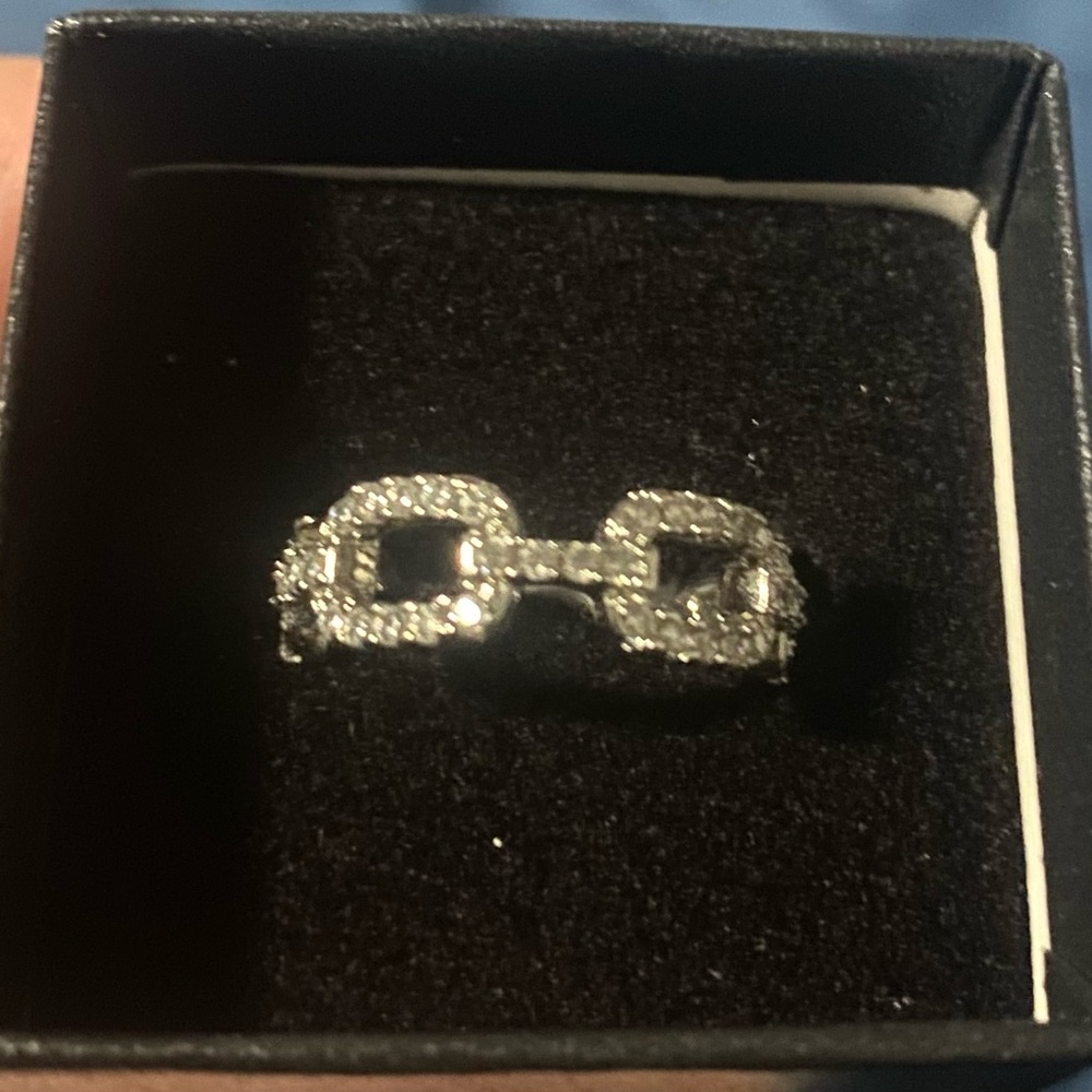 Brilliant crystal chain-link ring